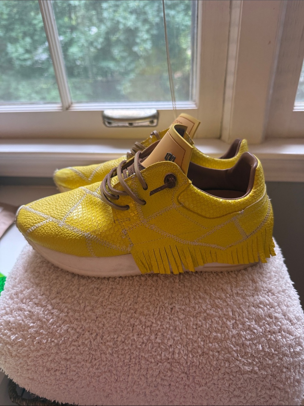 Women’s Yellow Fringe Lace-Up Sneakers 37